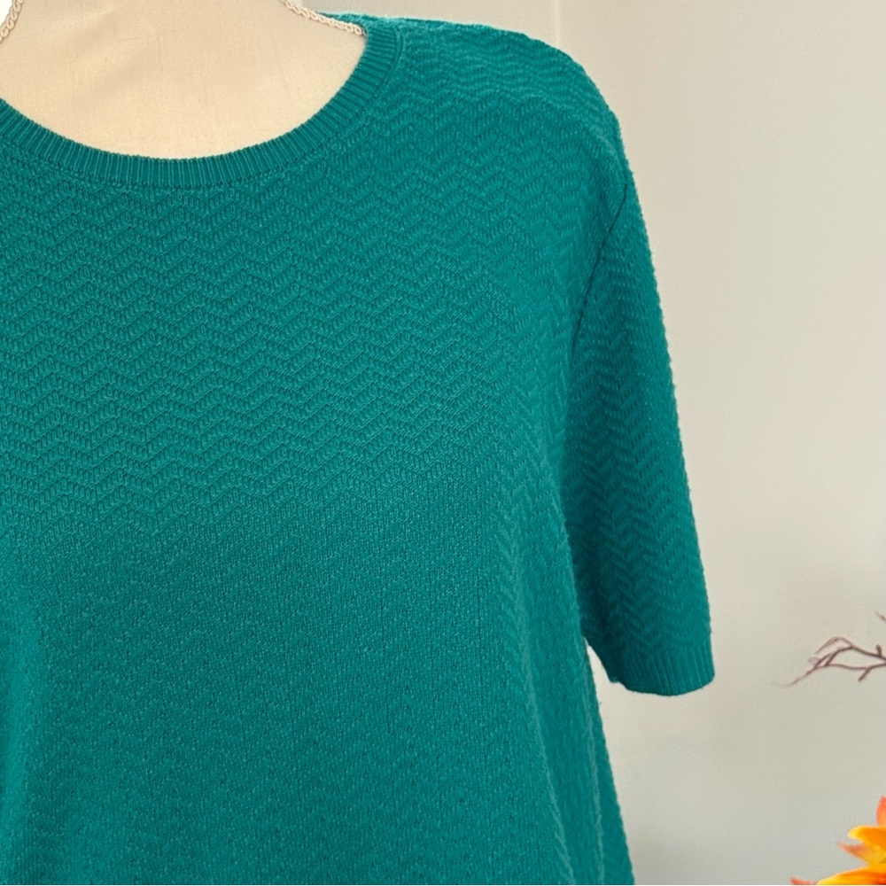 ✨ Pop of Color, Everyday Chic ✨
Alfred Dunner Teal Blouse – Size Medium - Picture 3 of 8